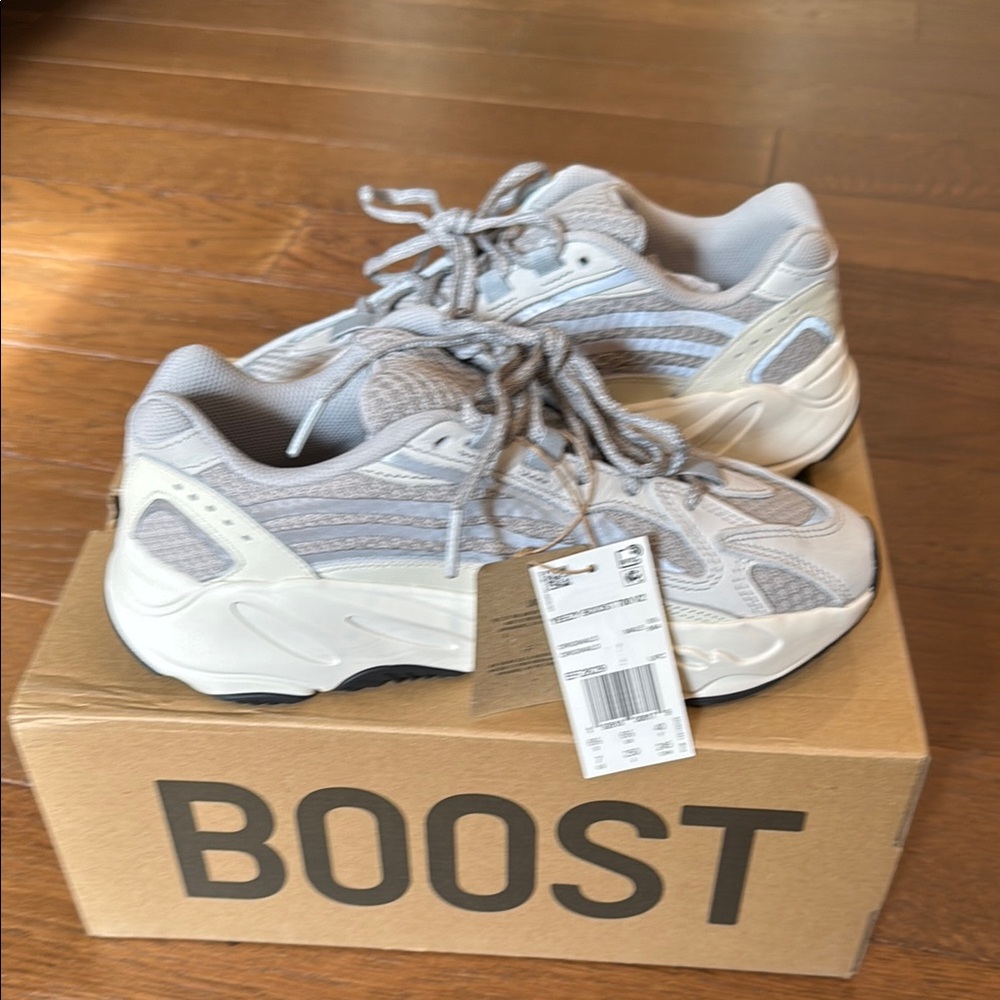 Adidas Yeezy Boost 700 V2 Sneakers - Grey